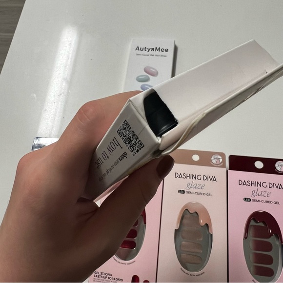 Set of Semi Cured Gel Nail Strips - Picture 5 of 5